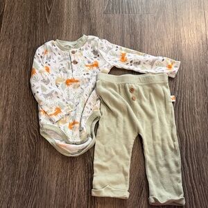 Adorable Fox Print Baby Outfit